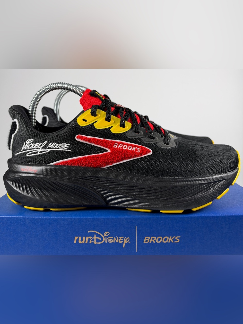 NEW Brooks Ghost 17 Mickey Mouse runDisney x BROOKS Women’s Size 8 Marathon